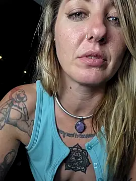 SheIsSomething: онлайн-секс-чат