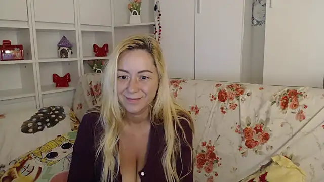 XXX chat uživo modela _karolynesyera_