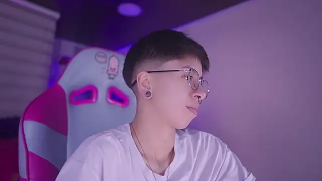 Czat XXX na żywo – tommy_blue