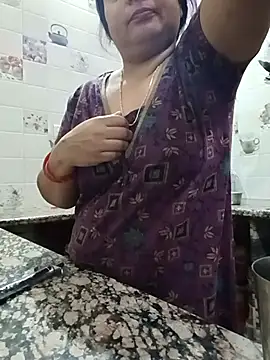 Gujju_bhabhi69のライブXXXチャット