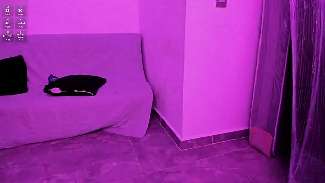 yerliss_petitee Show in webcam