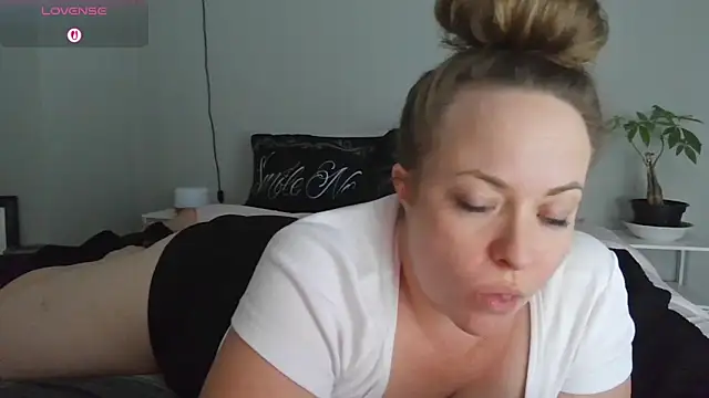 julimonroe Show in webcam