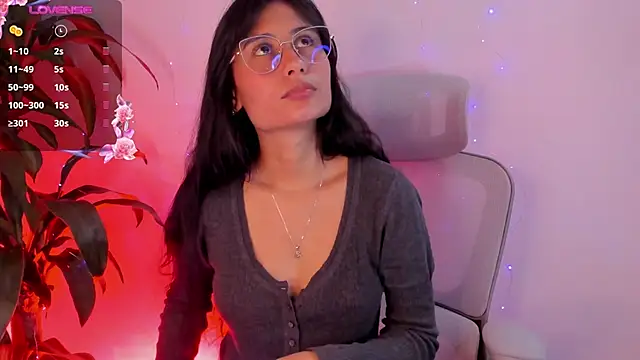 NayeCloud live XXX chat