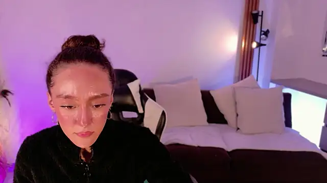 Онлайн чат XXX ChloeMoreti