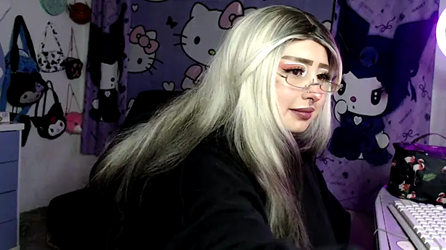 lussyevans24 Adlı Modelin Canlı XXX Sohbeti