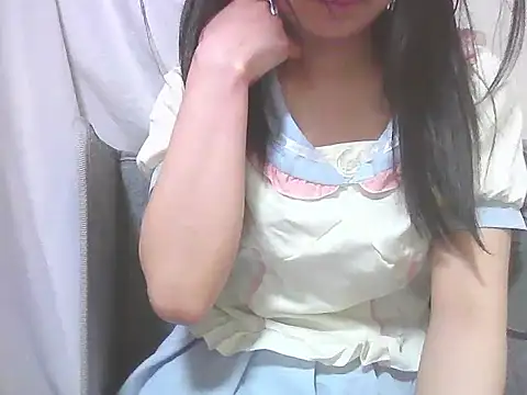 humanRobotSaki Chat XXX in diretta