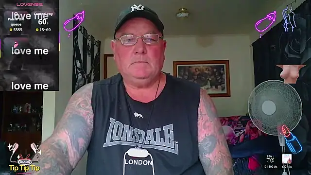 KINKYBLUEYES69's Webcam Show