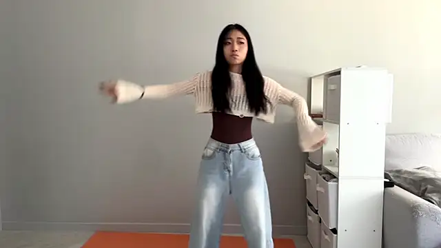 SweetMiaXO: διαδικτυακό σόου στην κάμερα