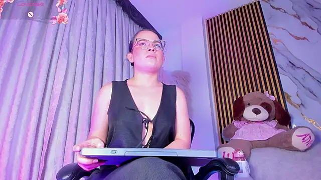 Chat +18 de alejagarcia_ ao vivo