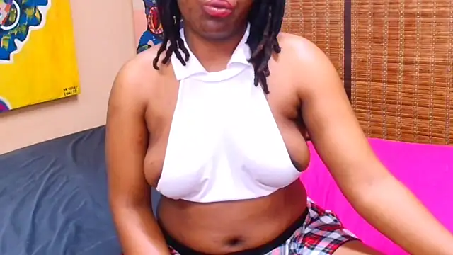 JahFoxyxoxo Show in webcam