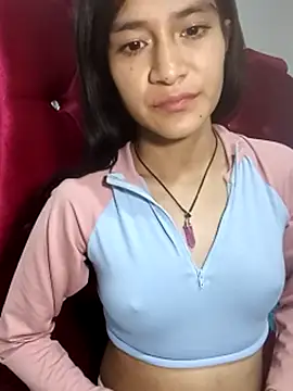 Show modela KarolaMendez na web-kameri