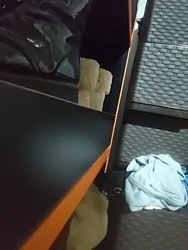 ChicoHot2503: онлайн-секс-чат