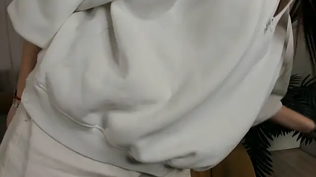 LareeGuzzo 网络视讯表演