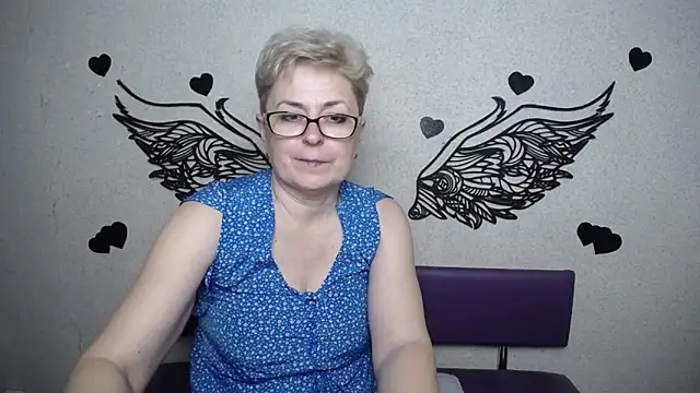 EmiliaGreeのライブXXXチャット