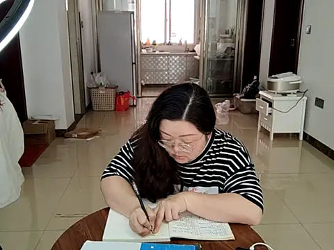 Chatroom XXX en direct de AngelwithEcup