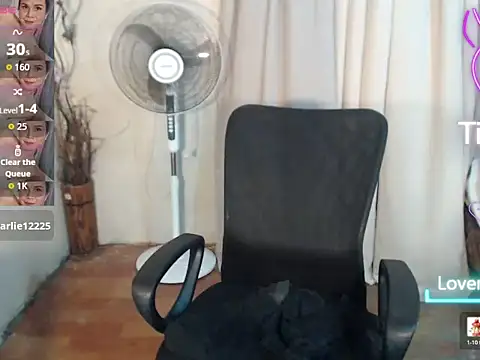 holly_bitch Obrolan Langsung XXX