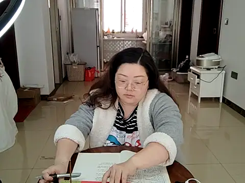 Chatroom XXX en direct de AngelwithEcup