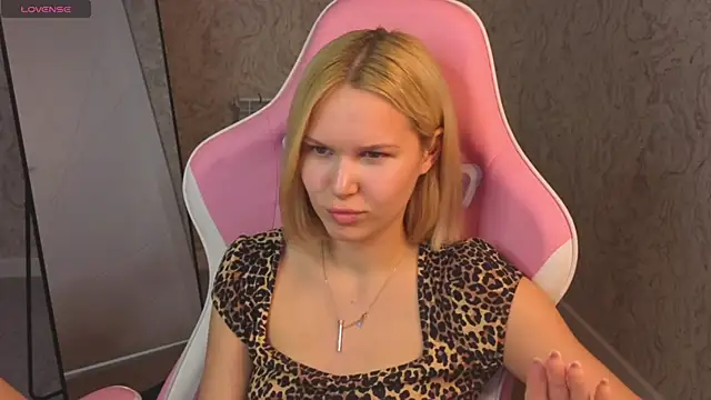 Ella-Ley's Live XXX Chat