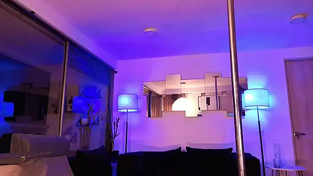 mandi4pole_のライブXXXチャット