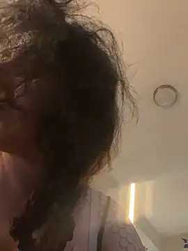 Chat +18 de holyeroticss ao vivo