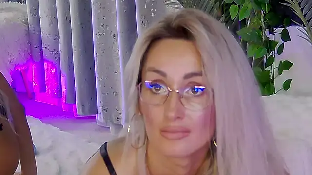 IsabelleEthan's Webcam Show