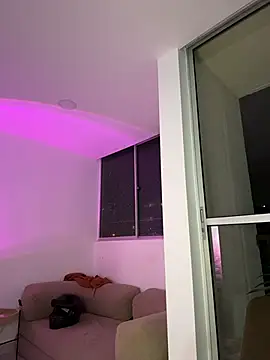 Онлайн чат XXX alesziarose_