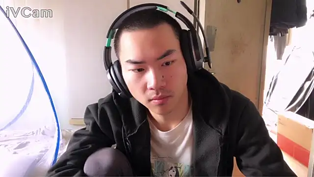 dyjdddttj élő XXX-chatje