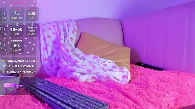 Connie_Cherxx élő XXX-chatje