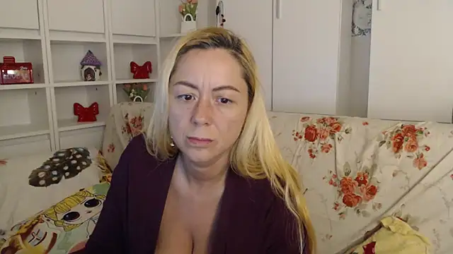 _karolynesyera_n Live XXX chat