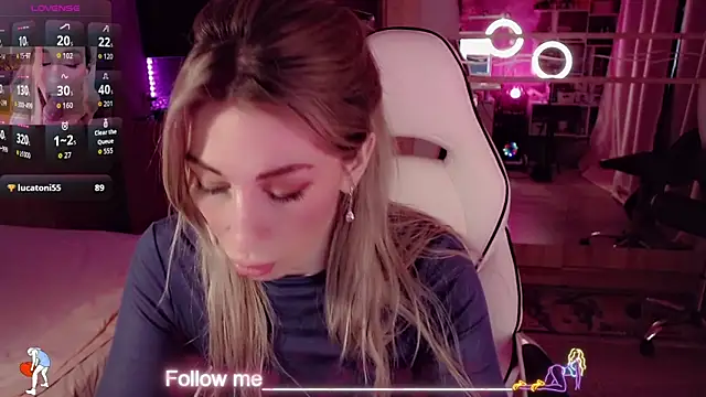 AnnieGOld_ élő XXX-chatje