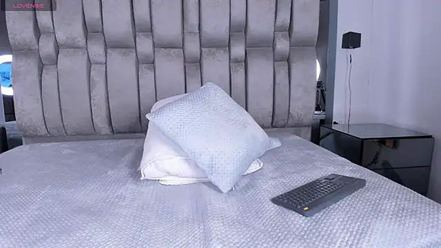 Pertunjukan Kamera Web REINA_ADAHARA