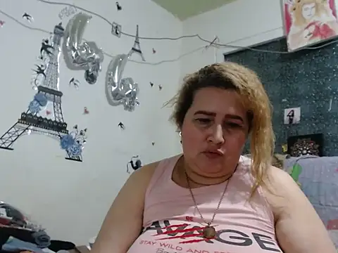 Perla1981-- Live XXX-Chat