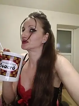 Chatroom XXX en direct de CrazyMaya39