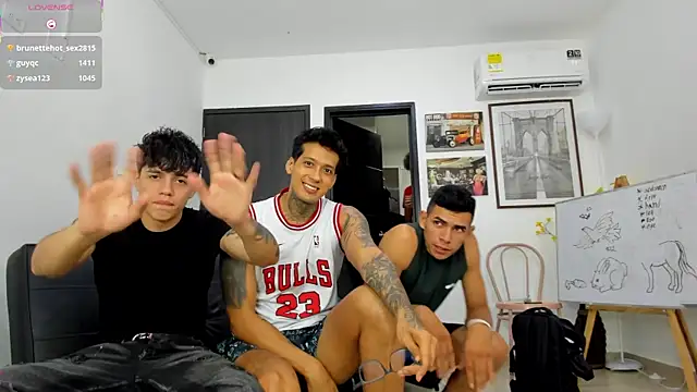 Show de Voyeurism_guyss na webcam