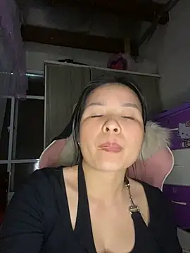 Czat XXX na żywo – Ivy_Trix2