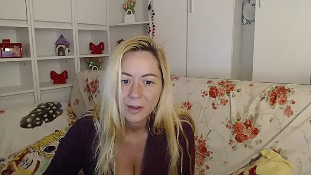 Chat XXX en directo de _karolynesyera_