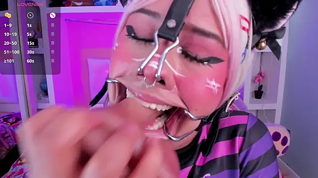 miss___megan Chat XXX live