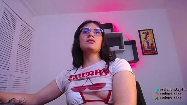 Chatroom XXX en direct de selene_cutie