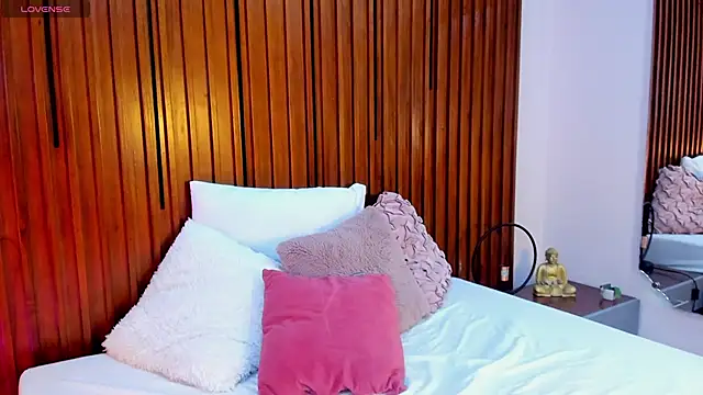 Laila-Miller live XXX chat