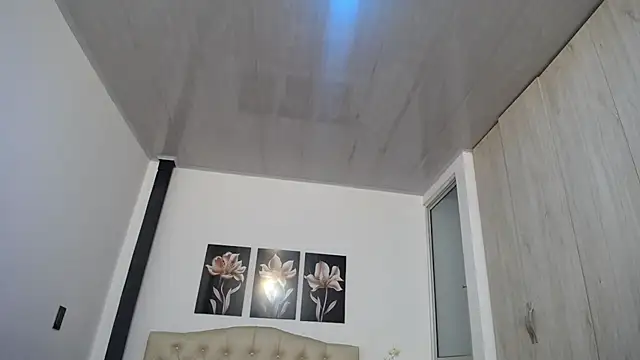 pinky_f00x Adlı Modelin Canlı XXX Sohbeti