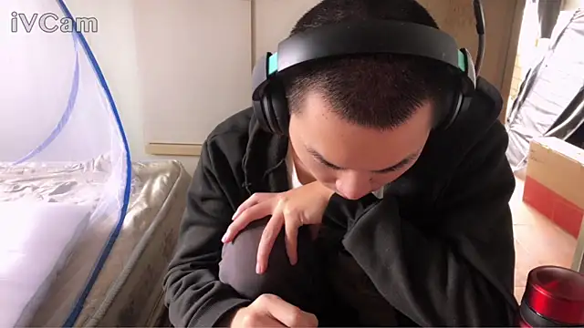 Chatroom XXX en direct de dyjdddttj