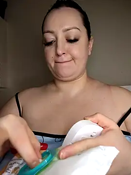 AMYRA_HOT Chat XXX in diretta