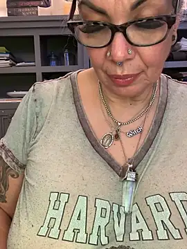 dieseldame1313 即時 XXX 聊天