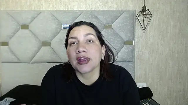 mia_coral1's Live XXX Chat