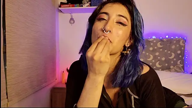 LunaisBack Live XXX-chat