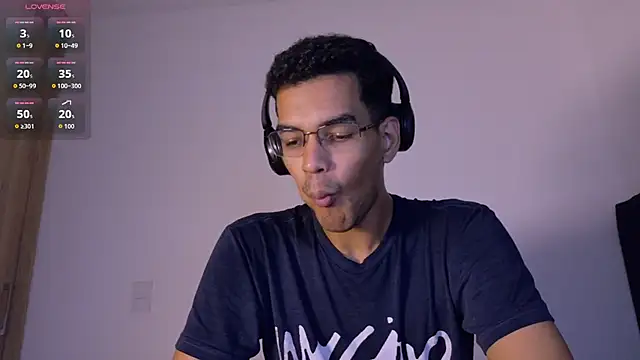 Pikashu7u7 webkamerás műsora