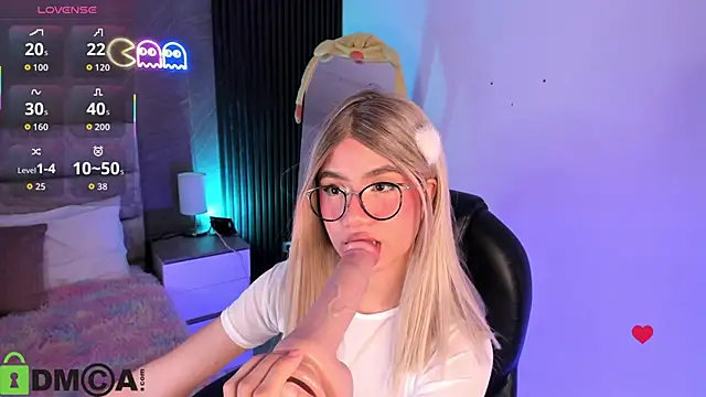 Arinextdoor's Live XXX Chat