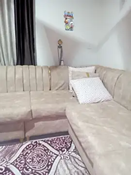 Alsgnana-Hot19: διαδικτυακό σόου στην κάμερα