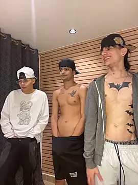 TheBatMansion: вебкам-шоу