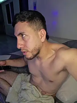 Alessfuck_friends Webcam Show